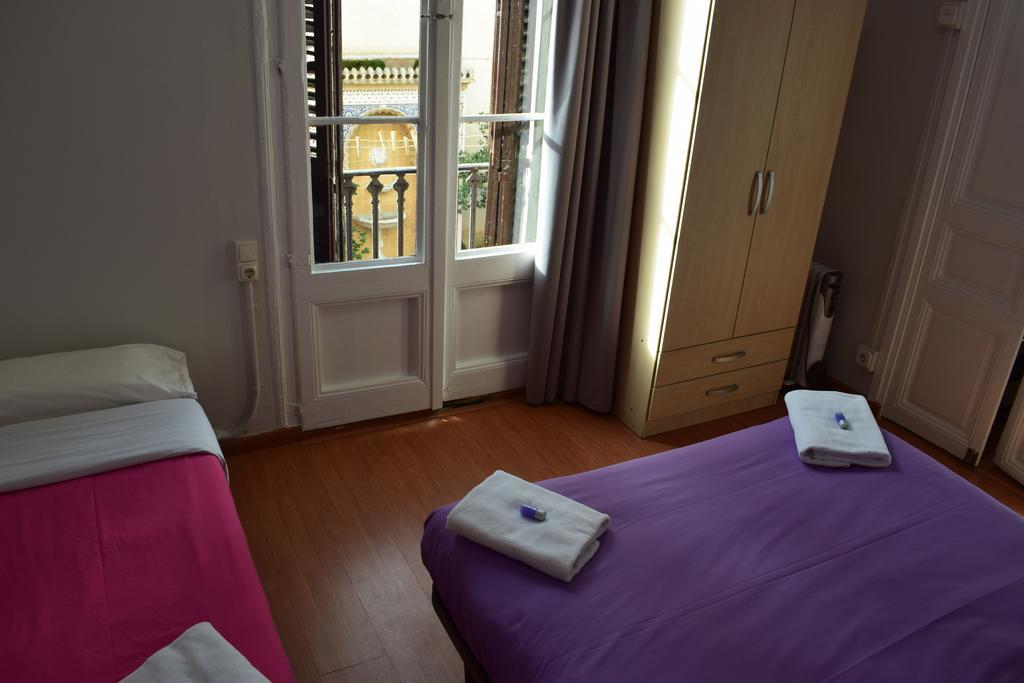 Hostal Mimi Las Ramblas Barcelona Ngoại thất bức ảnh