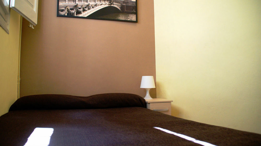 Hostal Mimi Las Ramblas Barcelona Ngoại thất bức ảnh