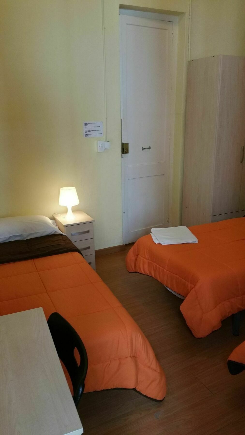 Hostal Mimi Las Ramblas Barcelona Ngoại thất bức ảnh