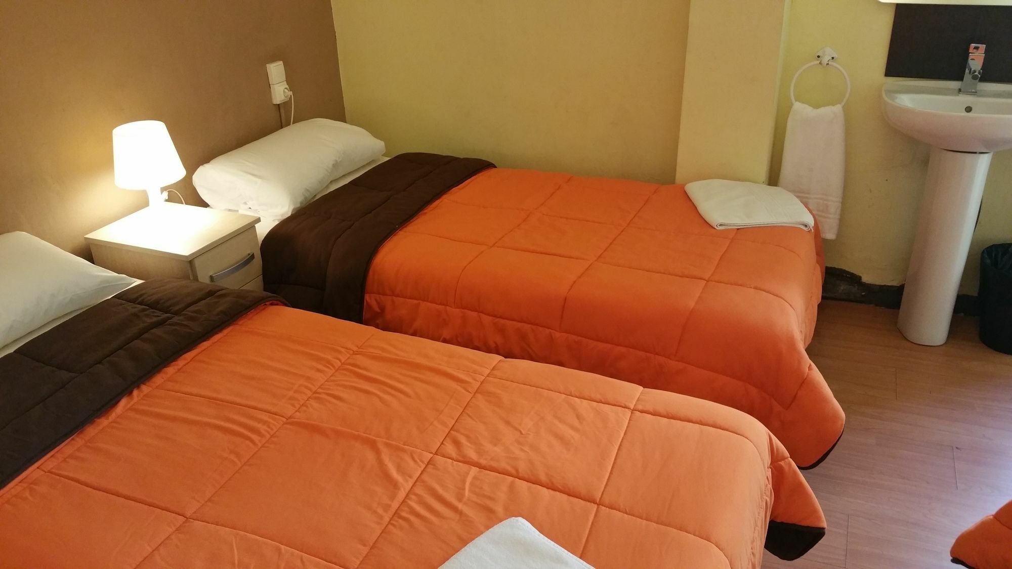 Hostal Mimi Las Ramblas Barcelona Ngoại thất bức ảnh