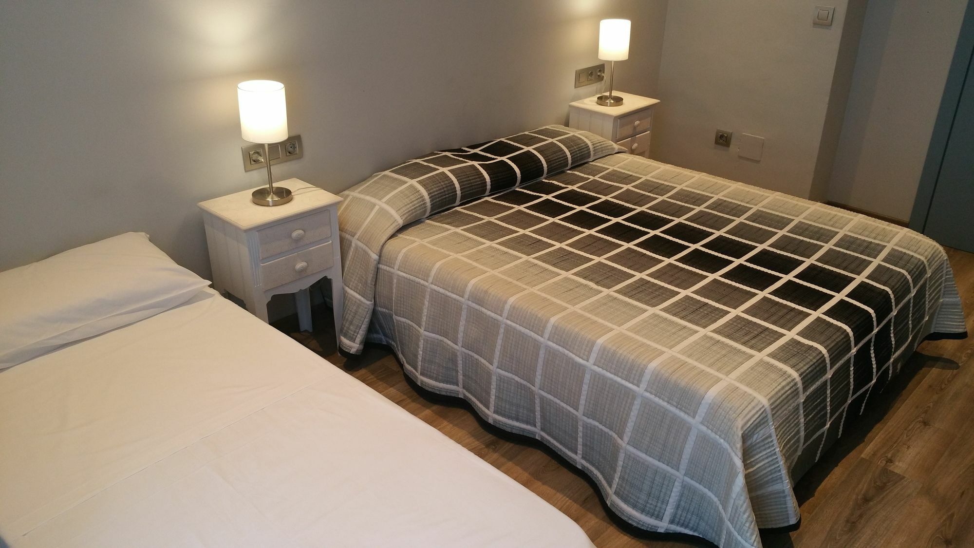 Hostal Mimi Las Ramblas Barcelona Ngoại thất bức ảnh