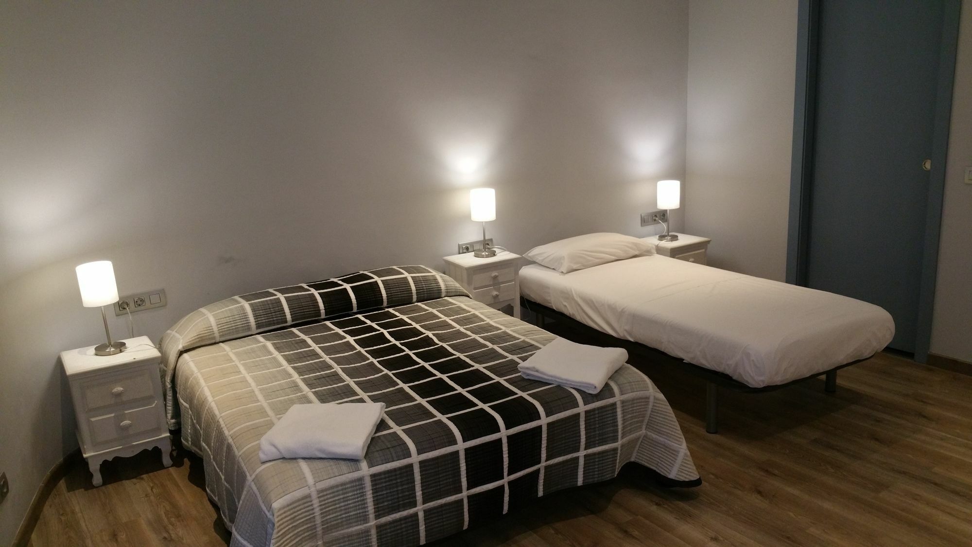 Hostal Mimi Las Ramblas Barcelona Ngoại thất bức ảnh