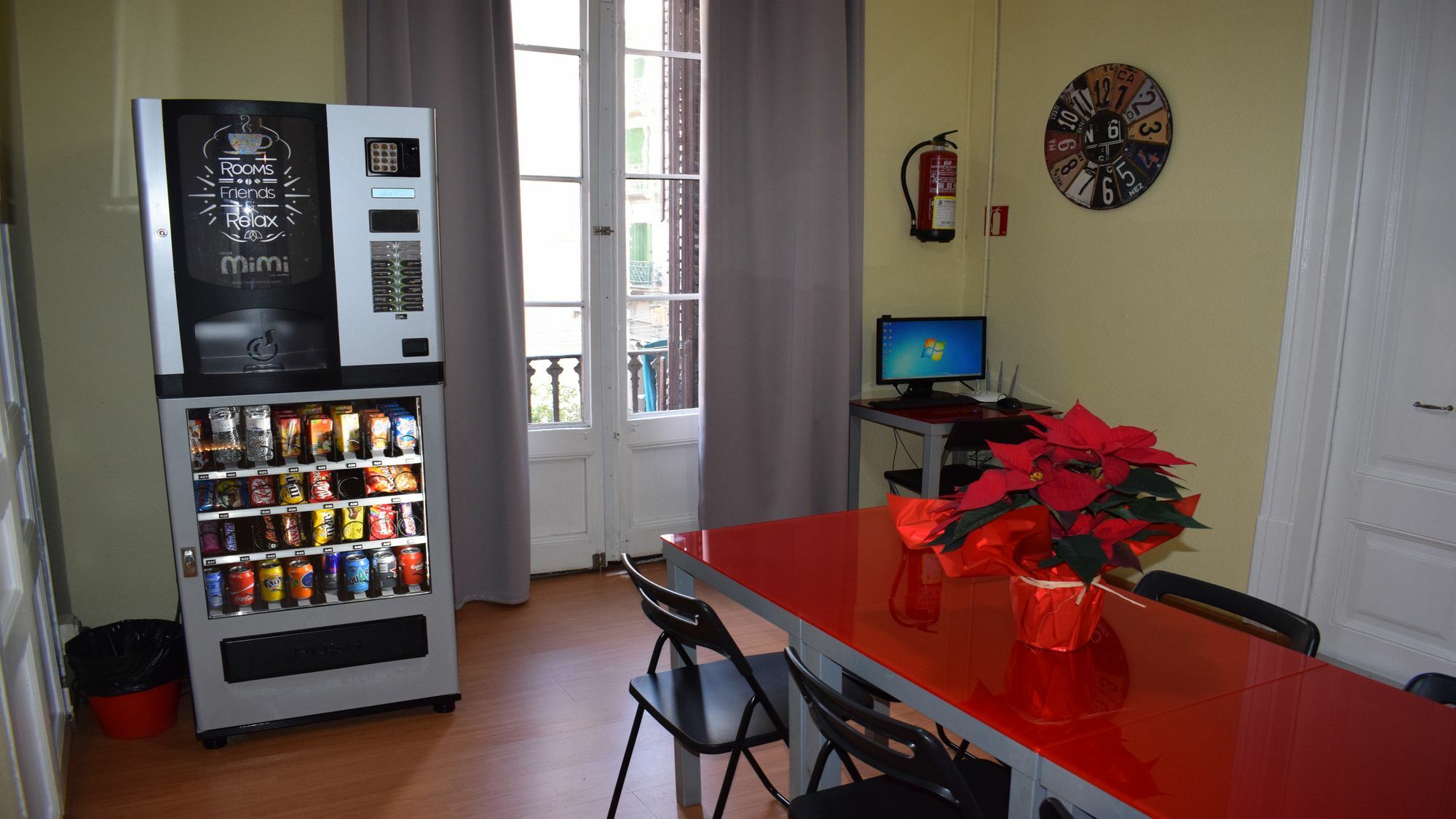 Hostal Mimi Las Ramblas Barcelona Ngoại thất bức ảnh