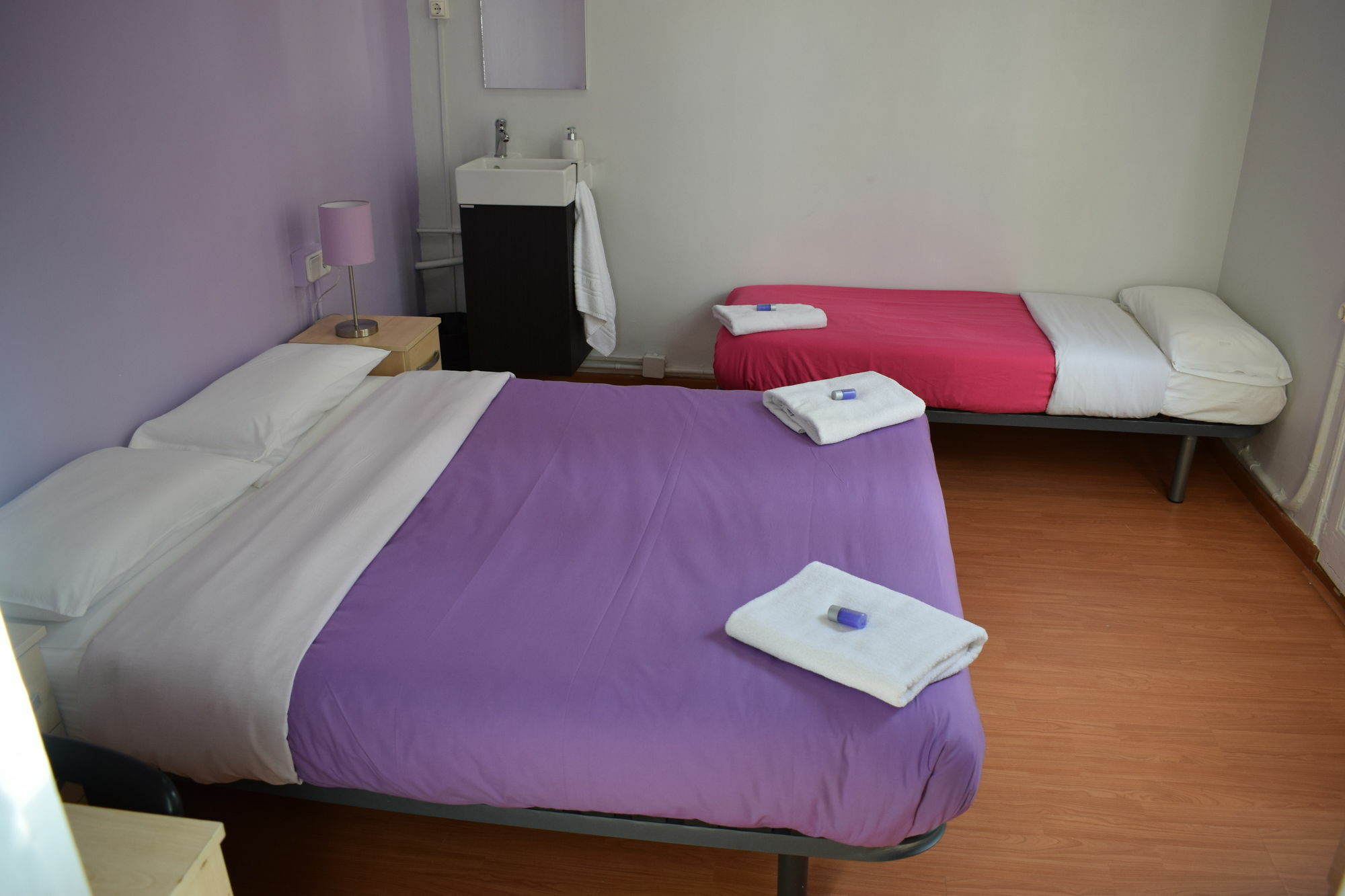 Hostal Mimi Las Ramblas Barcelona Ngoại thất bức ảnh