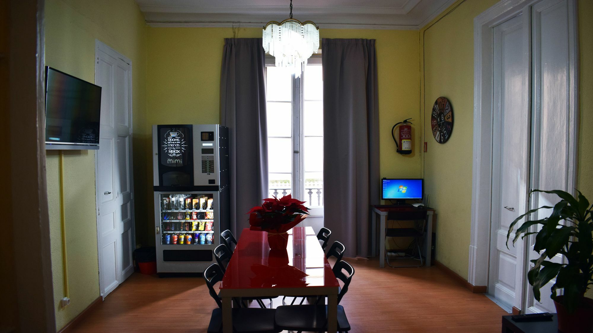 Hostal Mimi Las Ramblas Barcelona Ngoại thất bức ảnh
