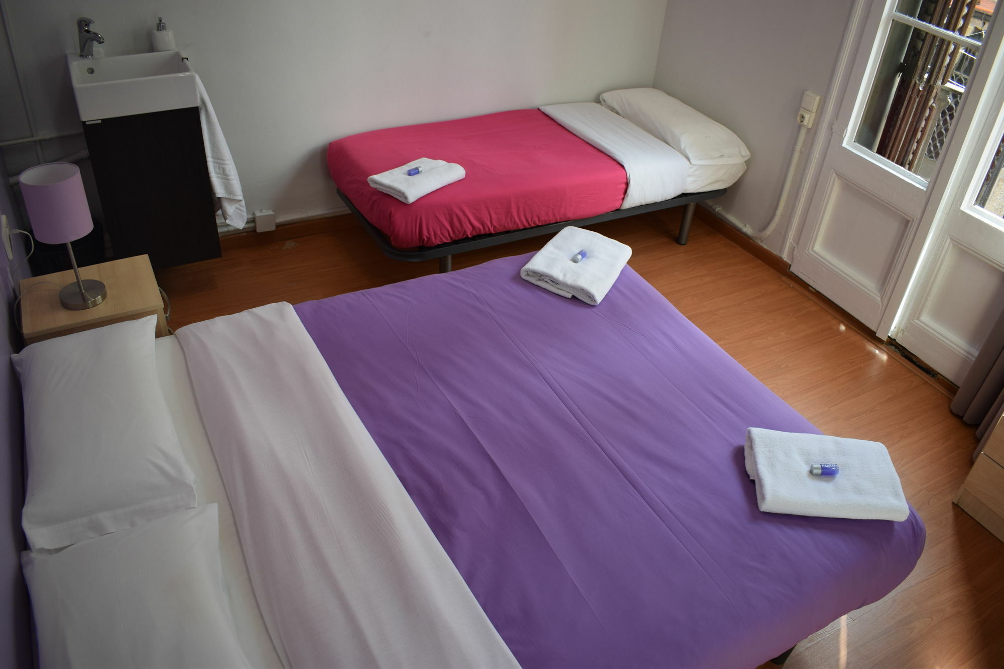 Hostal Mimi Las Ramblas Barcelona Ngoại thất bức ảnh